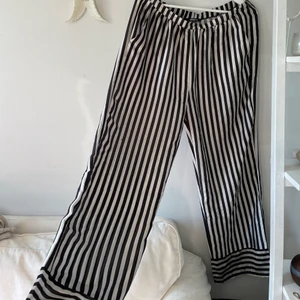 Byxor  - Byxor strl L okej skick