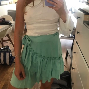 Kjol - Mintgrön kjol från NAKD. Använd 1 gång