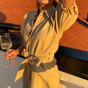 Skinn klänning  - Använd 1 gång. Storlek 38