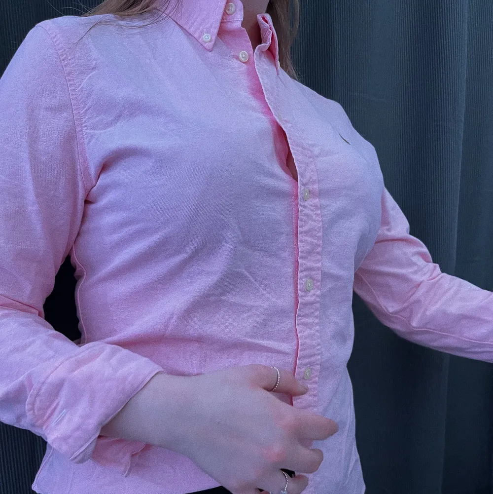 Rosa skjorta från Ralph Lauren. Storlek L. Aldrig använd! . Skjortor.
