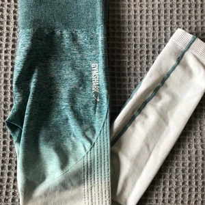 Gymshark träningstights - Går inte att få tag på längre, toppskick märket är som nytt ej använda mkt💓 från gymsharks ombre kollektion, skriv för fler bilder, budgivning från 300