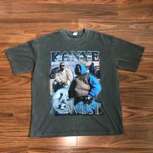 Kanye West T-Shirt - Mycket fin vintage T-shirt. Den är oversized.