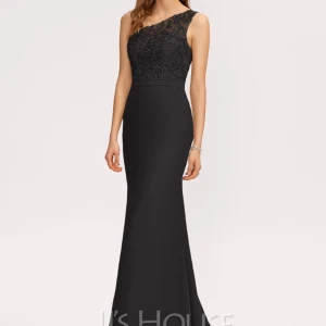 Balklänning - Balklänning använd en kväll, i fint skick! Som en 36/38 i storlek. Skriv så skickar jag egna bilder