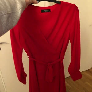 Röd klänning  - Endast använd 2 gånger 