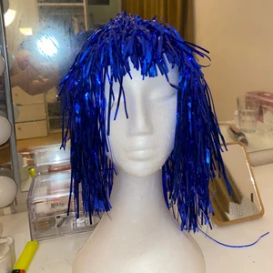 Glitter peruk - Läckra glitter Peruker perfekt för festen ! Ordinarie pris på båda var 160 kr från buttericks men säljer båda för 80 kr ❤️ frakt tillkommer 🦋