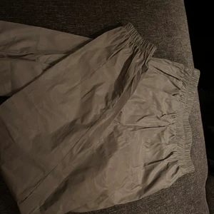 Reflexbyxor  - Reflexbyxor i storlek S/M. Använda en gång! Bild 1 utan blixt, bild 2 med blixt 