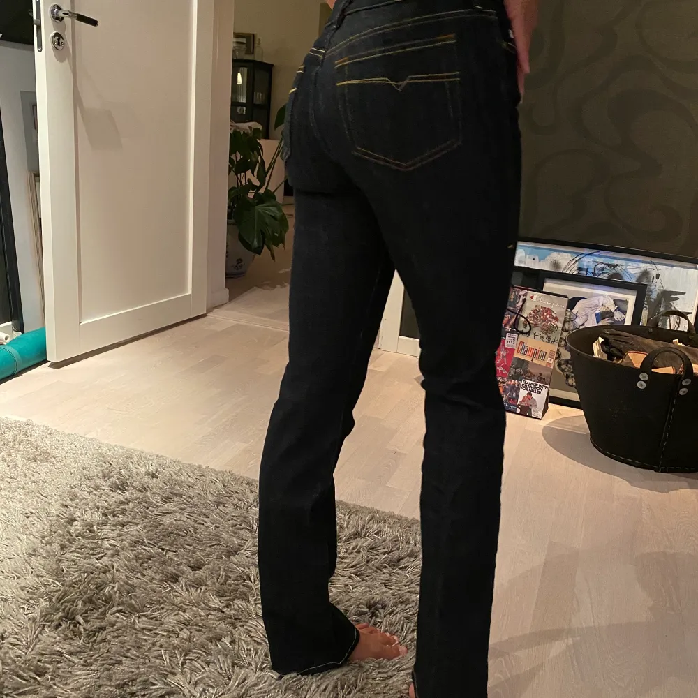 Mörkgråa jeans från diesel, lågmidjade. Aldrig använda . Jeans & Byxor.