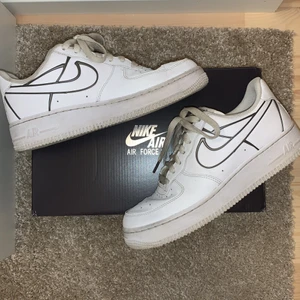 Nike air force - Reflex liknande Nike air force i storleken 8/39                            Väl omskötta, inga slitage                                                  Köpte för 1300 innan dom kom ut, säljer för minst 800