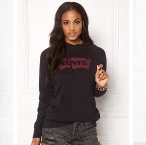 Levise hoodie  - Säljer en helt by levise hoddie för bara 400kr i färgen svart, passar bäde tjejer och killer. Skriv vid intresse🤍