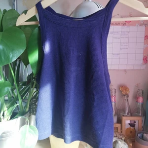 Lila tank top - Lila tank top som går till strax över naveln 💜 Se bio för mer info 