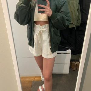  Linne shorts  - Helt oanvända linne shorts från Zara💗 jag säljer dom för att jag har ett par liknande💕 köparen står för frakten annars kan jag mötas vid gröna linjen💖