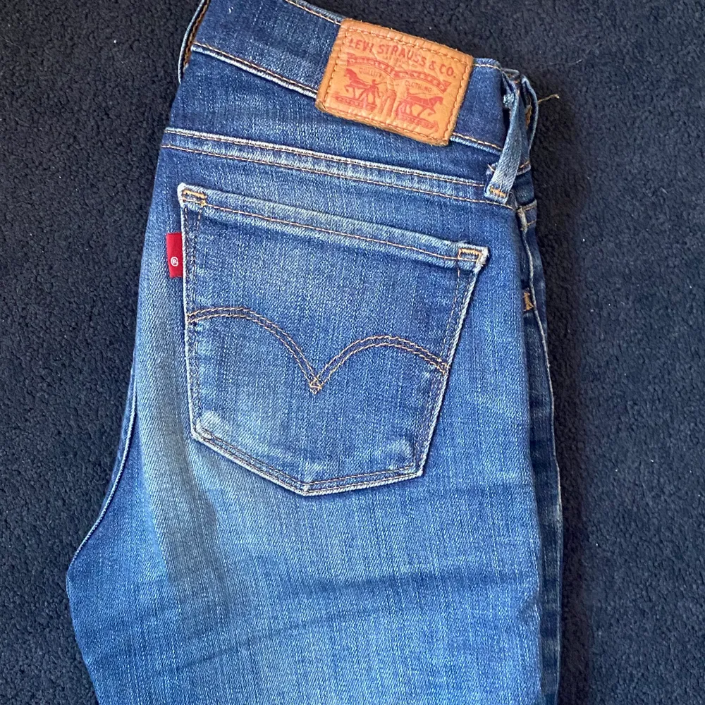 Levis jeans som blivit för små för mig modell: 710 super skinny . Jeans & Byxor.