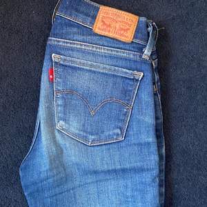 Levis jeans som blivit för små för mig modell: 710 super skinny 