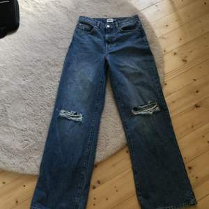 Säljer mina fina Lager 157 jeans då det är för långa på mig som är 1,62🤍Köptes för några månader och har aldrig används.Vid frågor eller något kan ni kontakta mig🥰(köptes för 300kr säljes för 200)