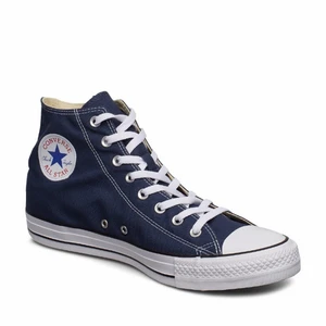 Converse - Storlek 37,ska rengöra dom så alla vet,äkta så ingen tror nåt annat,köpte dom för 1000 kr,mer bilder finns och +frakt 🥰