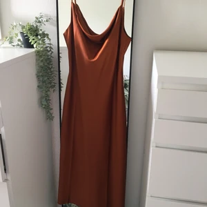  Silkesklänning från Gina  - Köpte för drygt ett år sen, använde den en gång.
