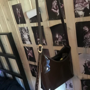 super fin lack väska - kommer inte till användning men är så fin