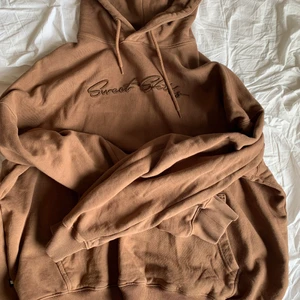 Hoodie  - Från junkyard, strl M, väldigt overaized i armarna.