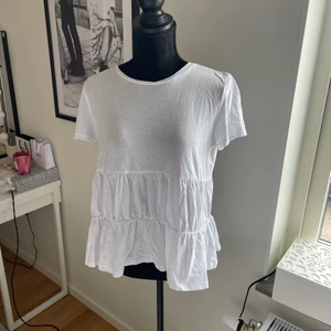 Zara blus - Säljer världens sötaste blus som passar till allt fest och vardag pågrund av att den är för liten