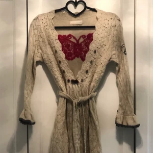 Odd Molly klänning  - Underbar Odd Molly klänning med vackra detaljer!  Stl O: motsvarar en XS-S. Använd ett fåtal gånger så mycket bra skick. Pris 300kr. Köparen betalar frakt. 