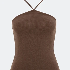 Halterneck topp - Säljer denna super trendiga halterneck top, endast använd fåtal gånger och i bra skick, har den i storlek S, säljer för 100kr, nypris 190kr