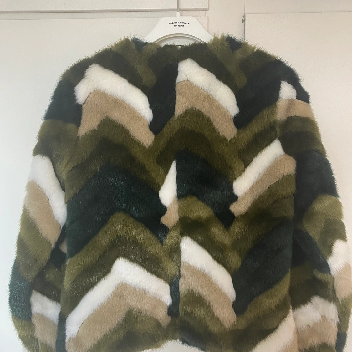 Grön pälsjacka, i nyskick! - 90