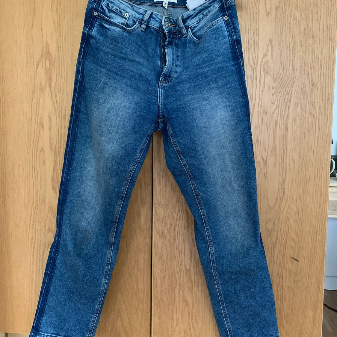 Jeans mango med detalj på sidan