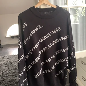 Sweatshirt  - Jätte snygg sweatshirt från Gina tricot i storlek M, använd bara ett fåtal gånger 