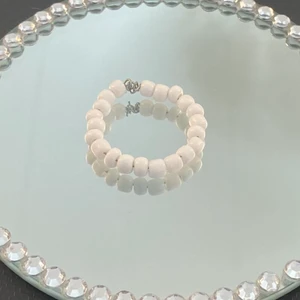 Ring - Super fin vit ring som jag gjorde igår kväll, men dem är för stora för mig. Lägg bud!!!