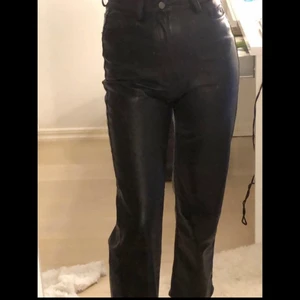Byxor  - Hej! Nästan oanvända byxor 200kr!