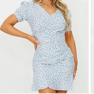 sommarklänning  - Super fin men är tyvärr lite för stor på mig 😞 Den är som ny och har prislappen kvar! 