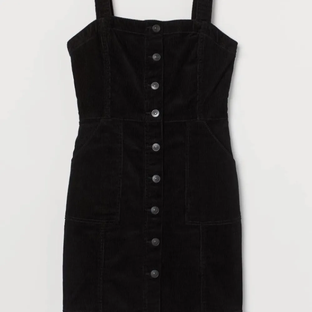 ”Jeans” klänning ifrån H&M, Aldrig använd utom på bilden. Originalpris-200kr men köpte för 170kr på rea. Kan skicka fler bilder privat!💕. Klänningar.
