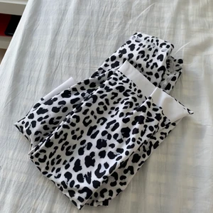 Stronger tights - Tights som är slutsålda på stronger. Superfina. Men inget för mig längre. Inga hål eller fläckar eller slitningar. Bra skick helt enkelt. !BUDA!