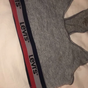 Levis topp - Grå Levis topp