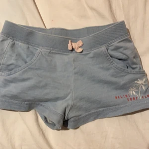 Två par mjukis shorts! - Båda bra skick kanske lite noppiga men fina!