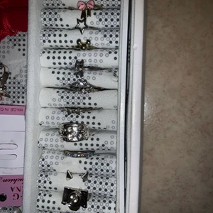 Ringar  - Skriven vilken du vill ha, hella sättet är för 50kr medans en är för 10kr