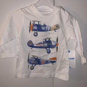 Tröja - Tunn långärmad tröja med print. Helt nytt kollektionsprov 