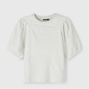 Åhléns  - Beställde denna tröja från Åhléns jätte snygg och satt fint säljer den pågrund av att den inte satt som ja ville vid magen annars va den jätte fin kan tilllägga att prislappen sitter kvar på tröjan 