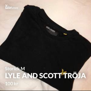 Säljer en jättefin Lyle and scott tröja, knappt använd så som ny, 100kr+frakt 