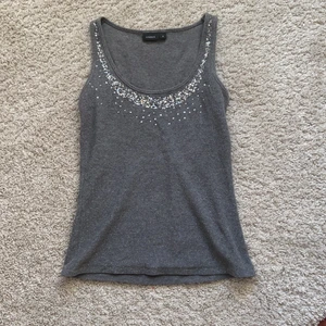 Festtop - Säljer denna fina glittriga top perfekt till fest🤩 använd endast 1 gång!