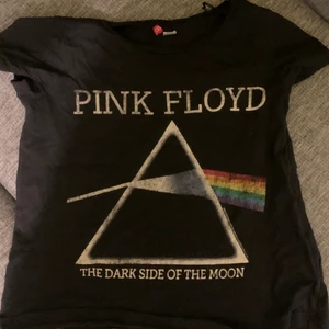 Pink floyd  - En t-shirt av pink Floyd köpt från secondhand 