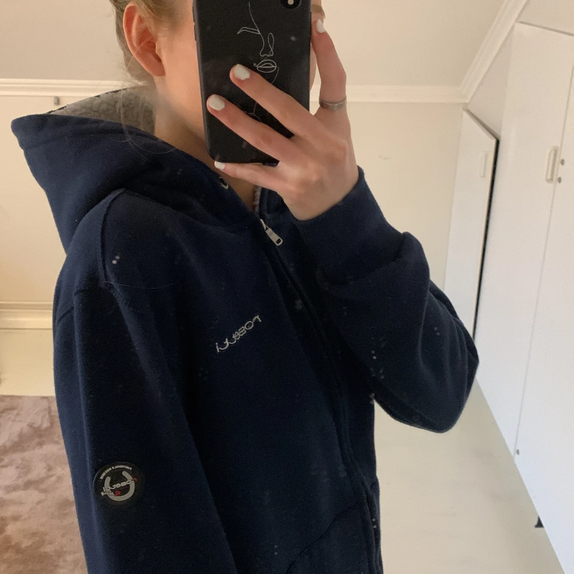 Mörkblå luvtröja i storlek M  - 90