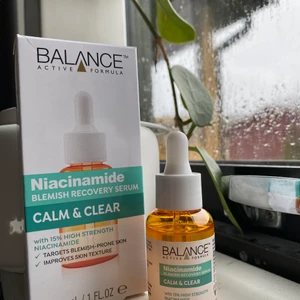 Niacinamide Blemish Recovery Serum - !Aldrig använt! (Köpte av misstag)  Ett serum som ger huden en jämn ton.