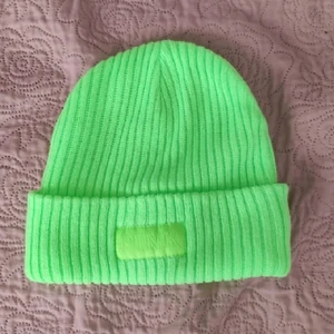 Neon grön mössa - Helt ny neon grön mössa från pink (Victorias Secret) 