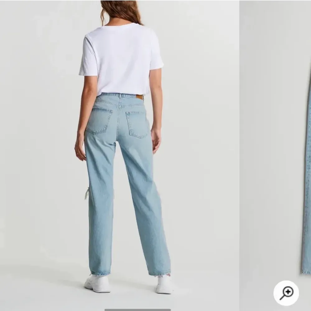 LÄGGER UPP IGEN PGA OSERIÖS KÖPARE!! Säljer dessa håliga jeans från Gina Tricot i storlek 32 som är helt slutsålda. Nypris är 599kr, säljs för 200kr +frakt💗 Kan betalas via Swish och även via Tise SafePayment💗 Finns på Tise också💗 . Jeans & Byxor.