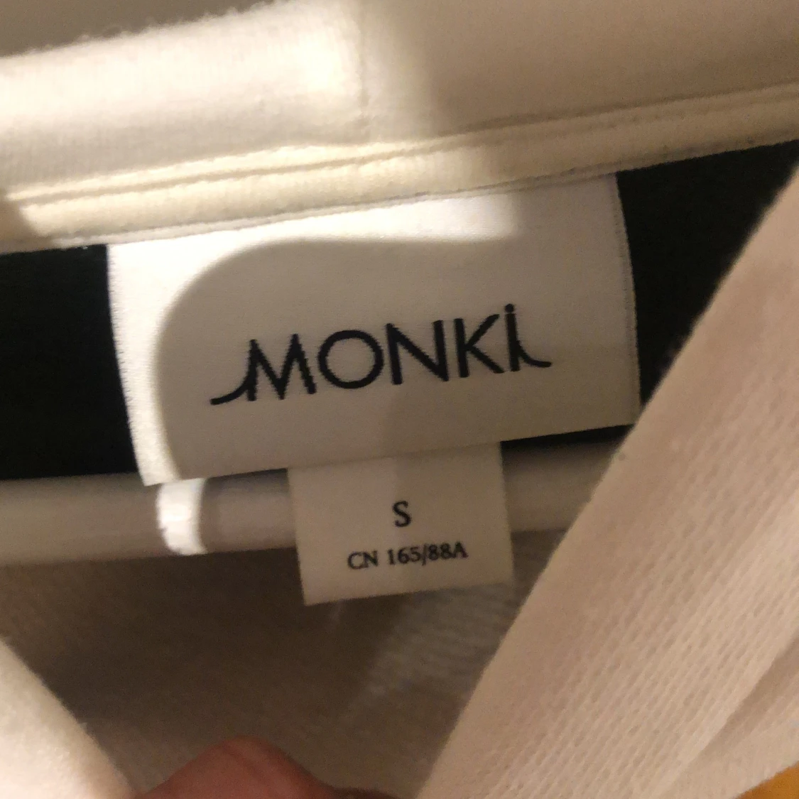 Monki huvtröja - 91