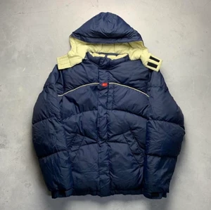 Vintage Nike Jacka - Vintage Nike jacka i riktigt bra skick. Den är storlek XL barn men skulle säga att den sitter som en S/M. Snygg och stilren jacka som passar till vinter/vår/höst. OBS luvan är mer vit än vad den ser ut att vara på bilden. Priset är prutbart! 