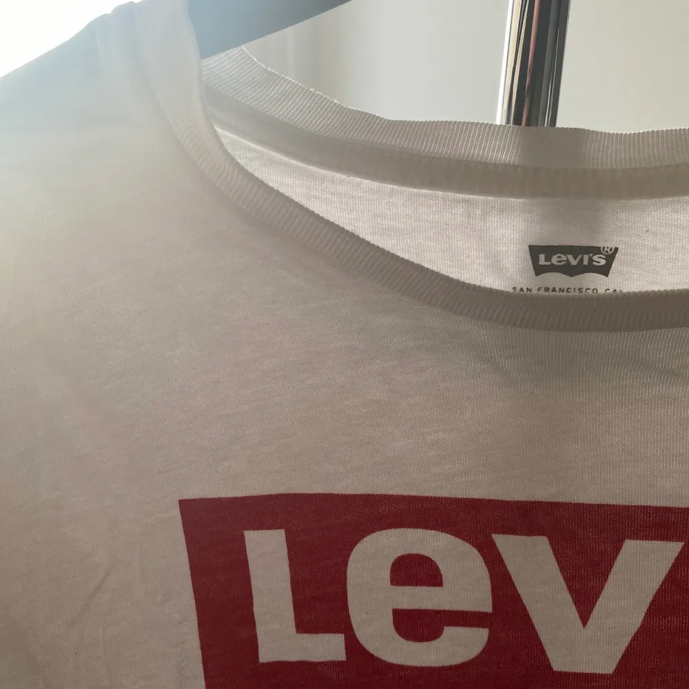 LEVI’S t-shirt i storlek XS💕. T-shirts.