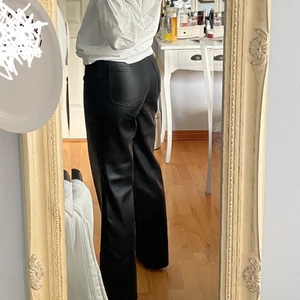 Skinnbyxor från nakd - Ett par skinnbyxor i fint skick från nakd! 