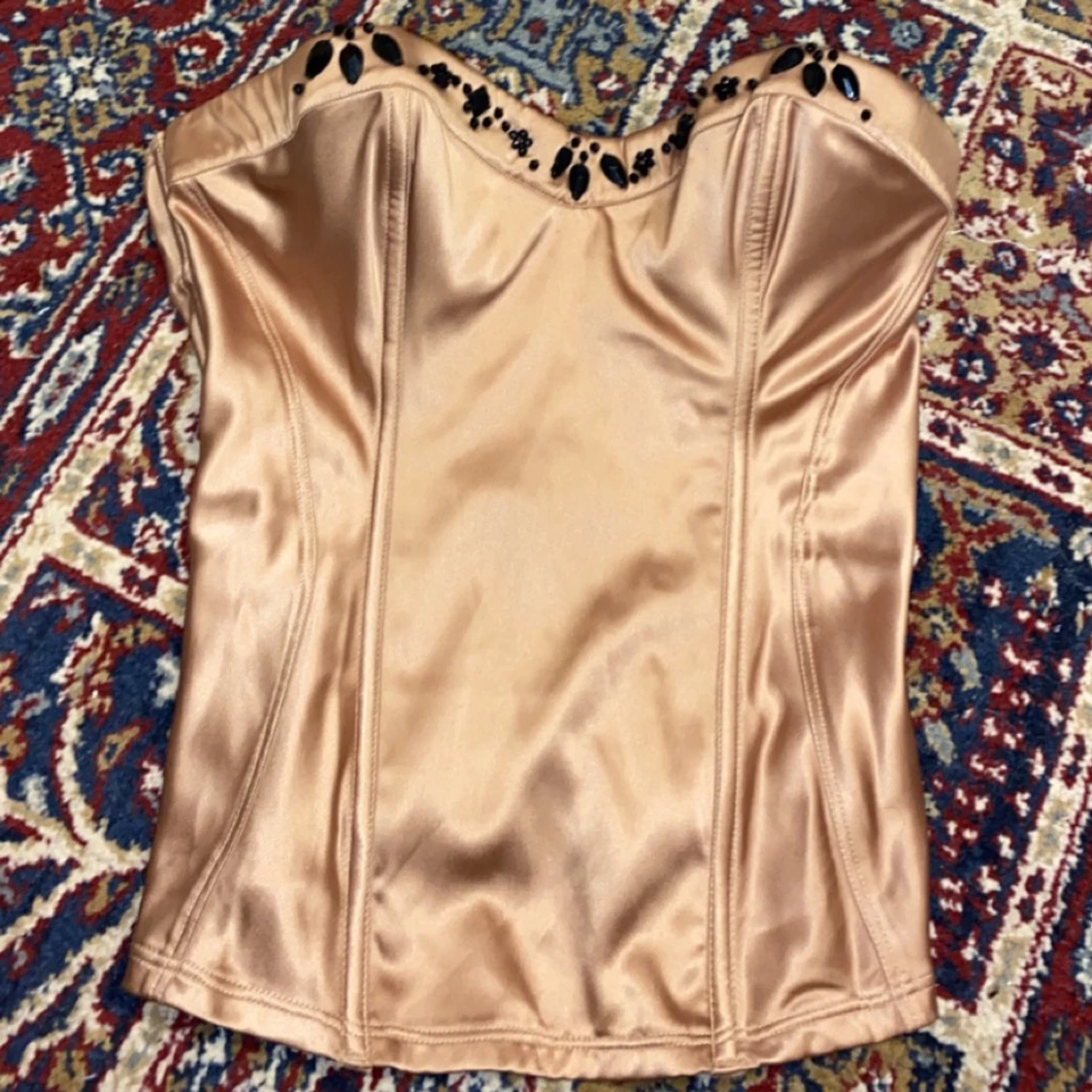 korsettopp med svart strass